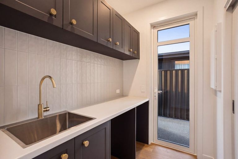 Photo of property in 105 Burdon Loop, Lake Hawea, 9382