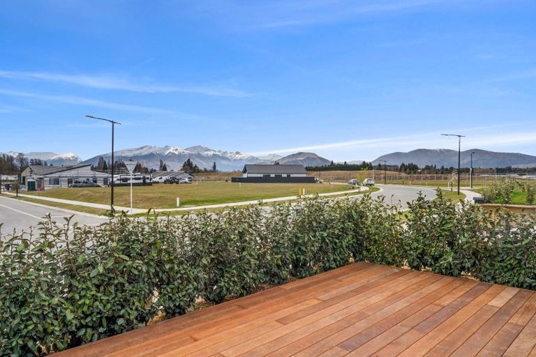 Photo of property in 42 Doug Ledgerwood Drive, Wanaka, 9305