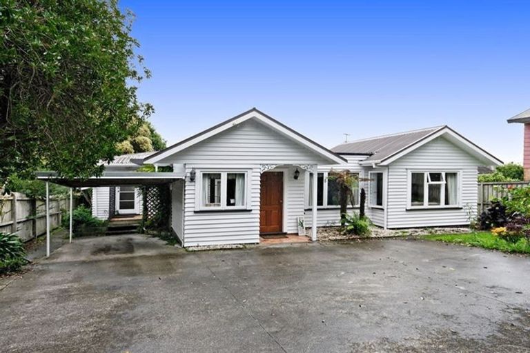 Photo of property in 110 Mcleod Road, Te Atatu South, Auckland, 0610