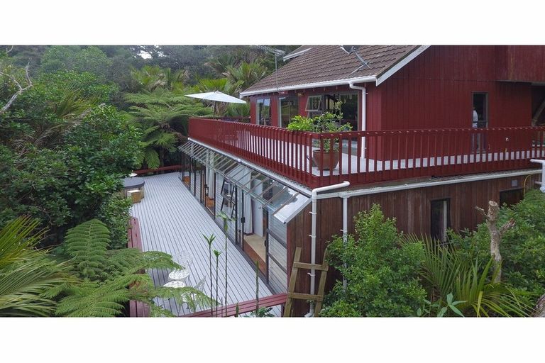 Photo of property in 74 Roberts Road, Glenfield, Auckland, 0629