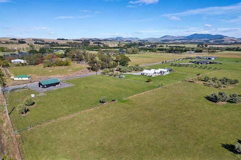 Photo of property in 104 White Rock Road, Martinborough, 5781