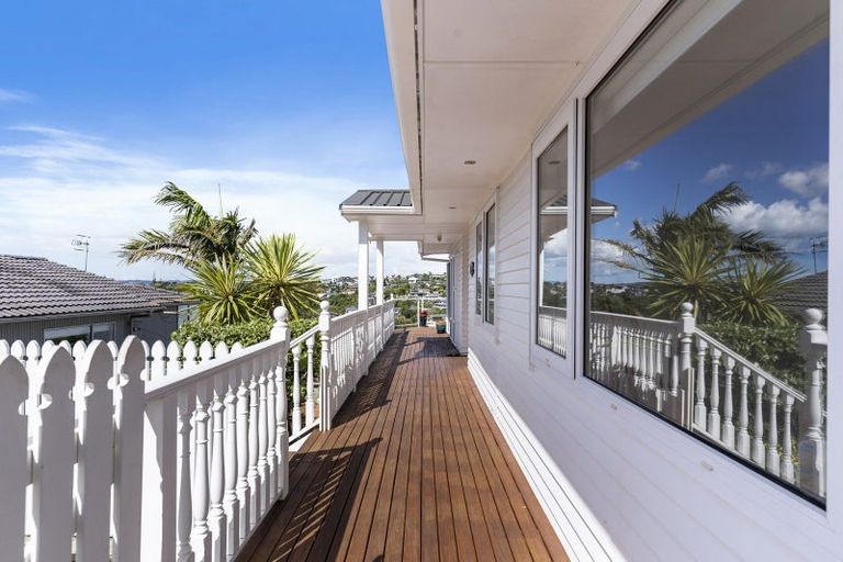 Photo of property in 1/7 Colmar Road, Mellons Bay, Auckland, 2014