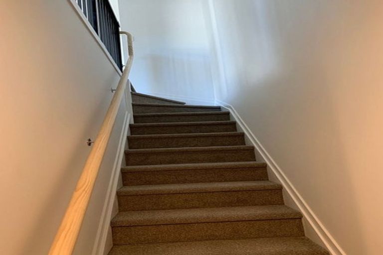 Photo of property in 5/4 Harry Ward Place, Henderson, Auckland, 0610