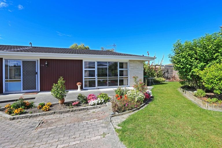 Photo of property in 16 Oxford Street, Taradale, Napier, 4112