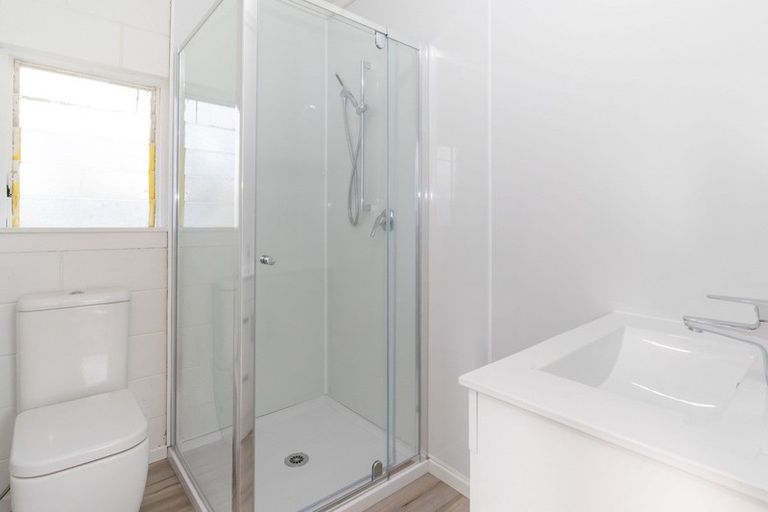 Photo of property in 34 Hellyers Street, Birkdale, Auckland, 0626