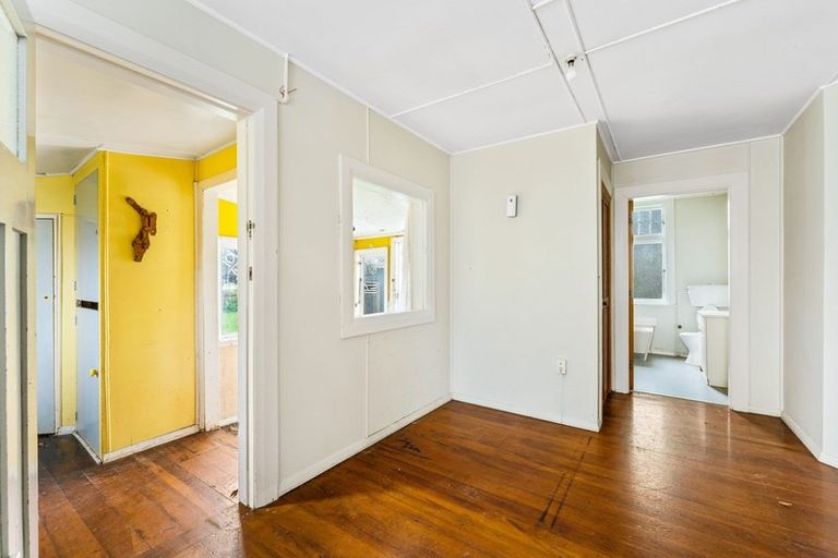 Photo of property in 18 Wyndham Street, Carterton, 5713