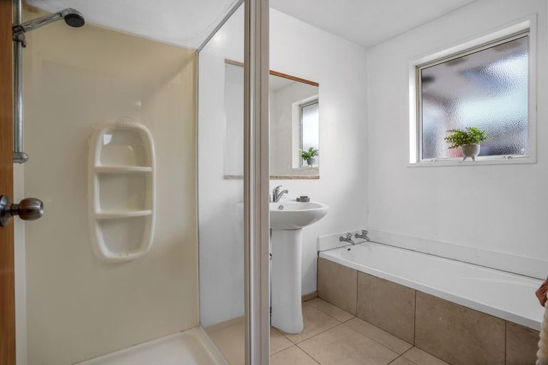 Photo of property in 17 Broadbent Street, Riccarton, Christchurch, 8041