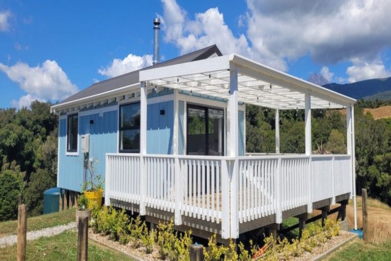 Photo of property in 1581 Carrington Road, Hurworth, New Plymouth, 4371