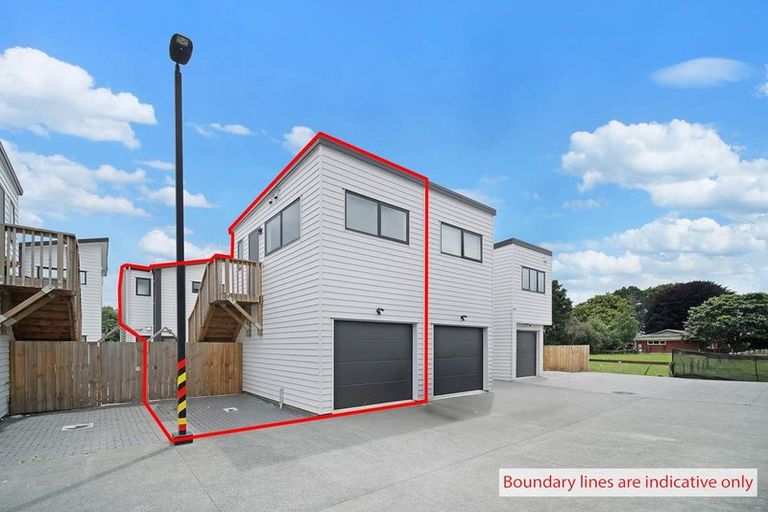 Photo of property in 15 Riverview Road, New Lynn, Auckland, 0600