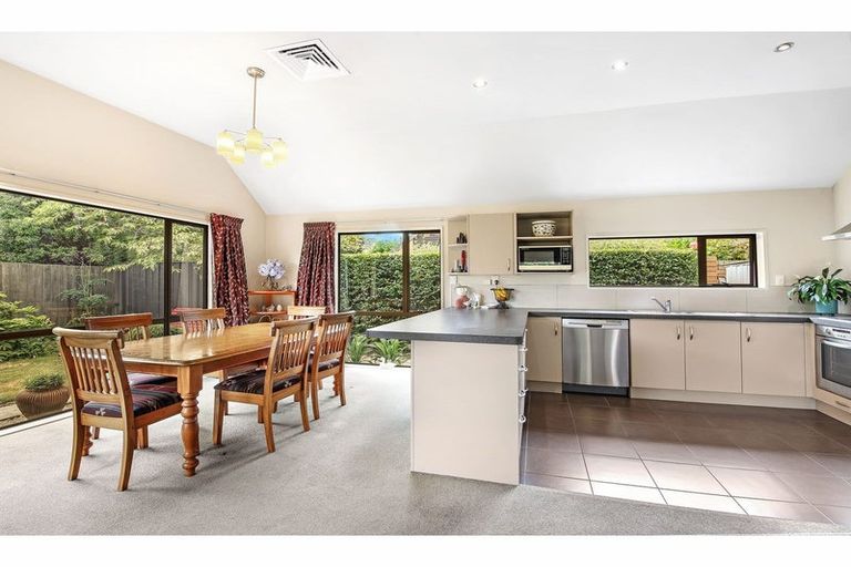 Photo of property in 35 Glenburn Place, Avonhead, Christchurch, 8042