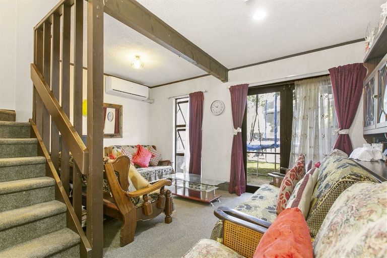 Photo of property in 2/104 Pakuranga Road, Pakuranga, Auckland, 2010