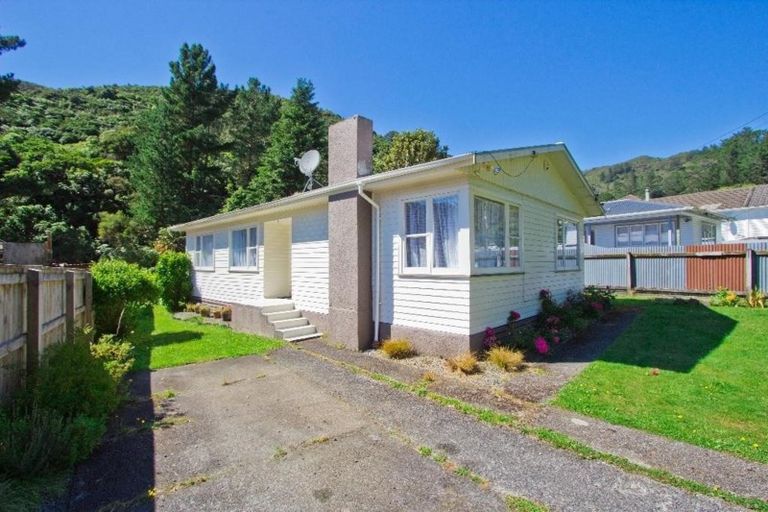 Photo of property in 61 Sunny Grove, Wainuiomata, Lower Hutt, 5014