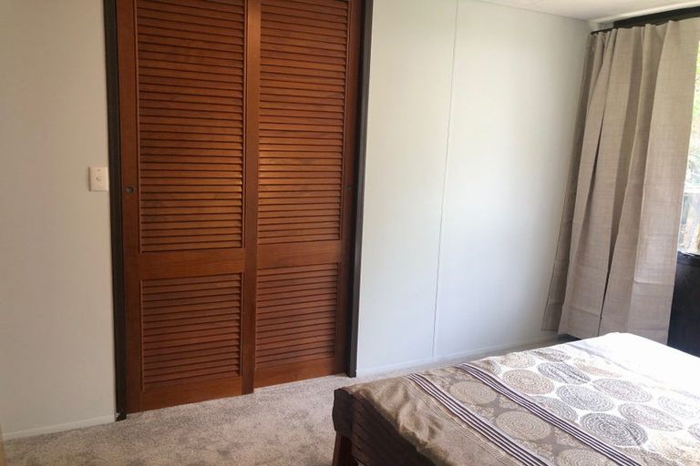 Photo of property in 2/5 Compass Place, Te Atatu Peninsula, Auckland, 0610