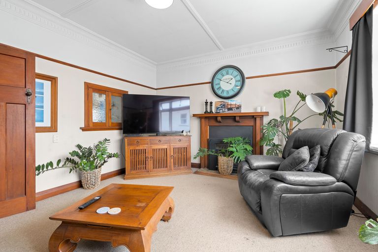 Photo of property in 15 Cambridge Terrace, Masterton, 5810