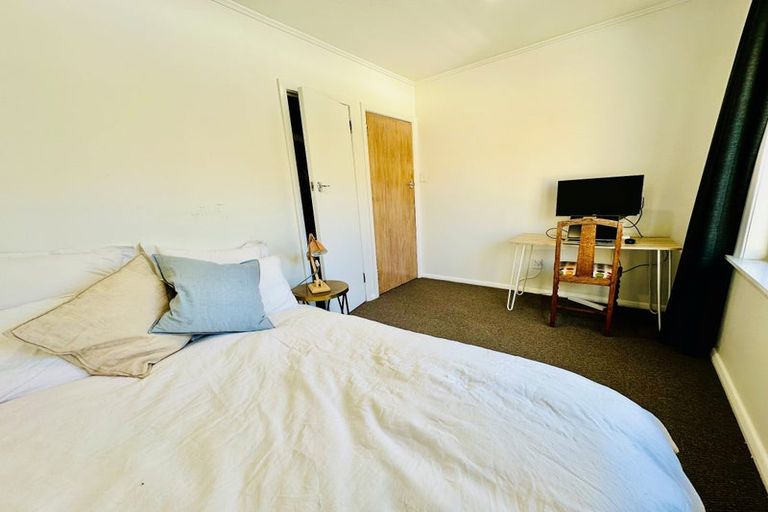 Photo of property in 4 Black Rock Road, Newlands, Wellington, 6037