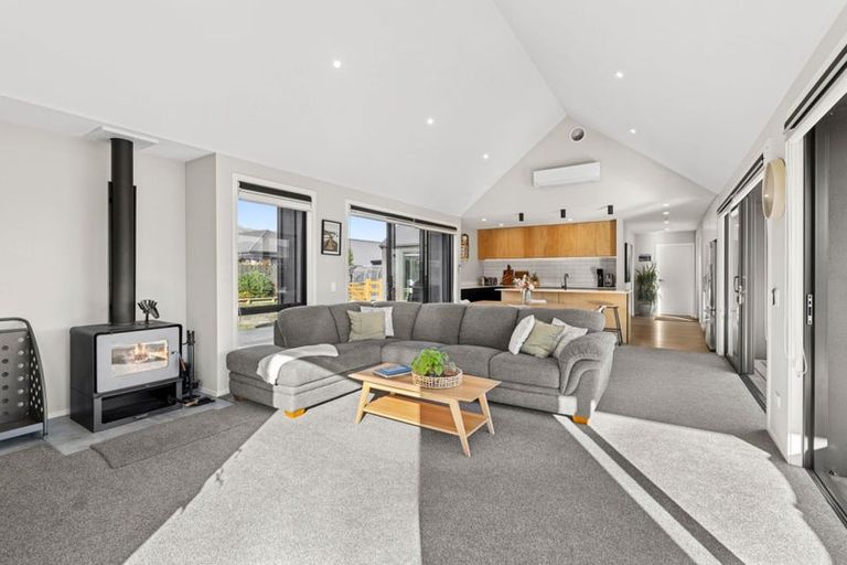 Photo of property in 16 Sentinel Drive, Lake Hawea, 9382