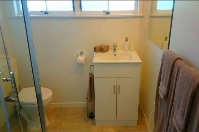 Photo of property in 85 Exmouth Road, Northcote, Auckland, 0627