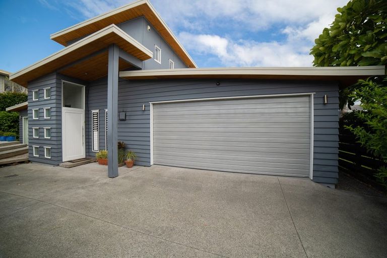 Photo of property in 13a Graham Avenue, Te Atatu Peninsula, Auckland, 0610