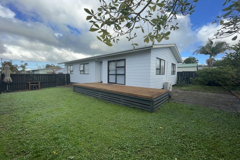 Photo of property in 94 Roberts Road, Te Atatu South, Auckland, 0610