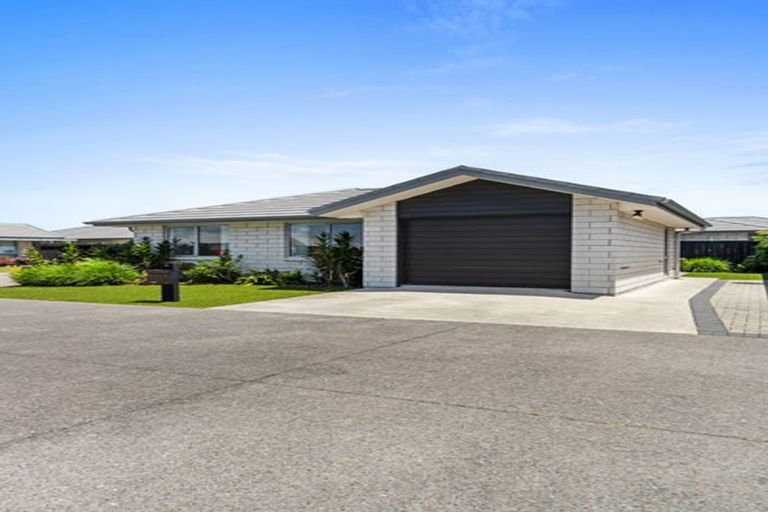 Photo of property in 14 Lance Way, Papamoa, 3118