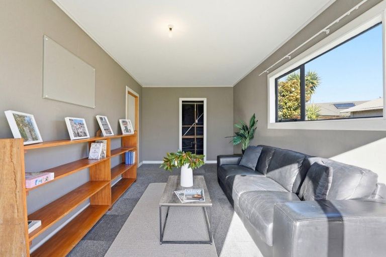 Photo of property in 21 Godwin Crescent, College Estate, Whanganui, 4500