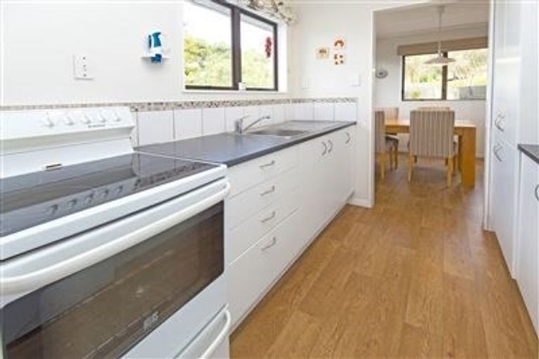 Photo of property in 47a Matai Road, Stanmore Bay, Whangaparaoa, 0932