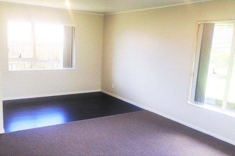 Photo of property in 17 Cretian Crescent, Henderson, Auckland, 0612
