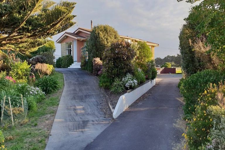 Photo of property in 189 Sims Road, Te Horo Beach, Otaki, 5581