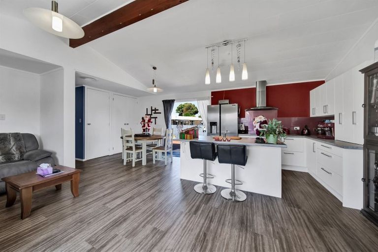 Photo of property in 1 Waihi Road, Hawera, 4610