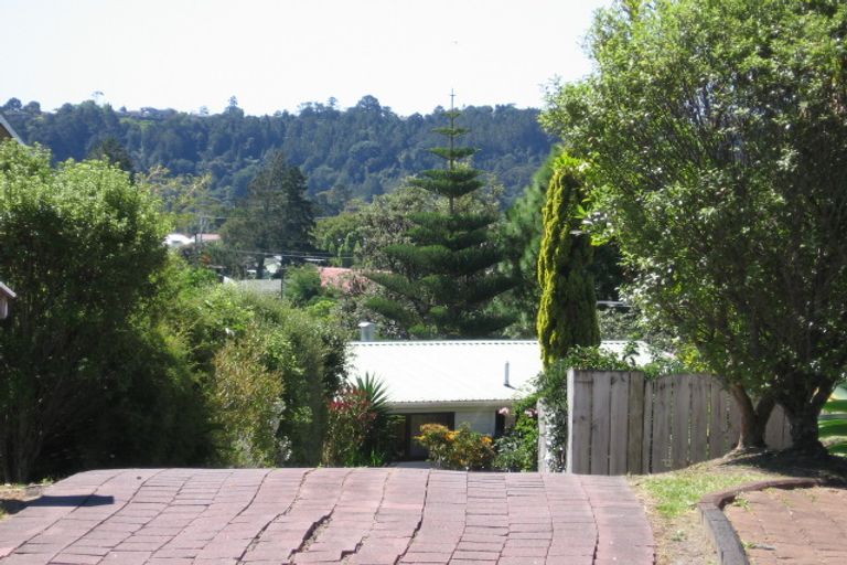 Photo of property in 37 Mayall Avenue, Beach Haven, Auckland, 0626