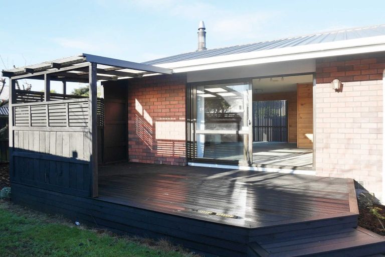 Photo of property in 2/25 Inwoods Road, Parklands, Christchurch, 8083