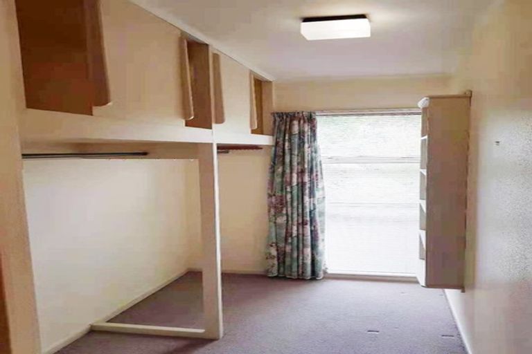 Photo of property in 100 Churton Drive, Churton Park, Wellington, 6037