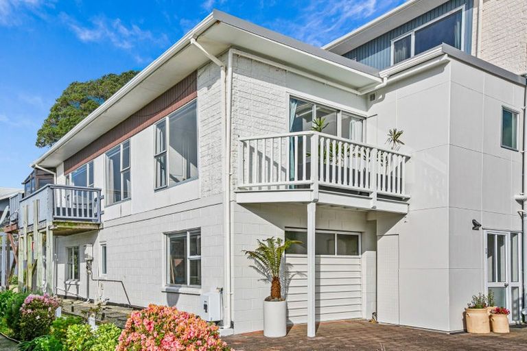 Photo of property in 75 Belt Road, New Plymouth, 4310
