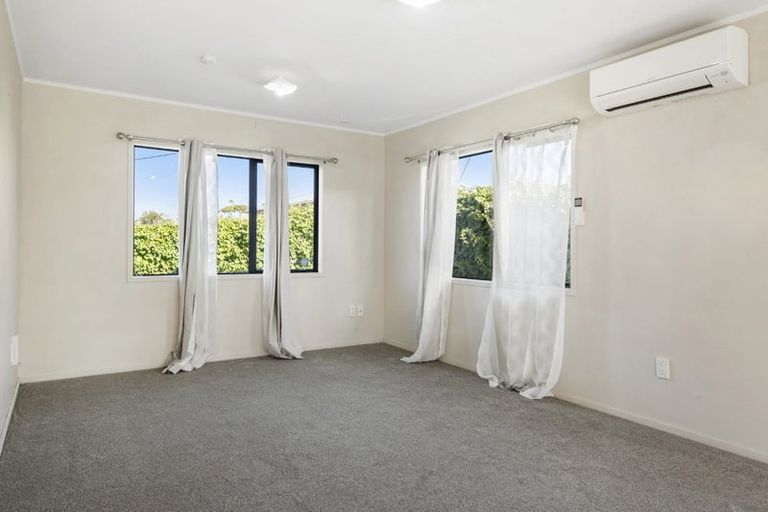 Photo of property in 199 Chivalry Road, Glenfield, Auckland, 0629