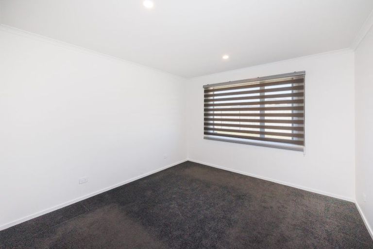 Photo of property in 26 Sardinia Grove, Fitzherbert, Palmerston North, 4410
