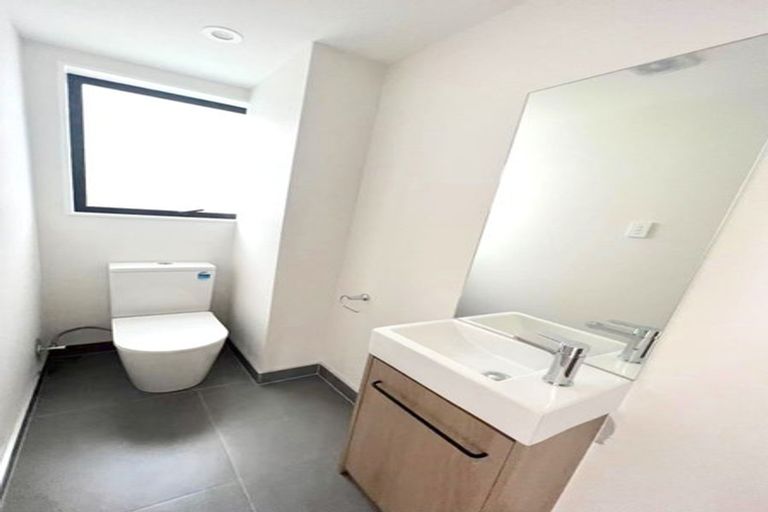 Photo of property in 1 Benchmark Drive, Massey, Auckland, 0614