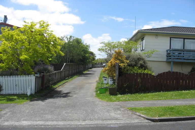 Photo of property in 2/9 Kopara Place, Clendon Park, Auckland, 2103