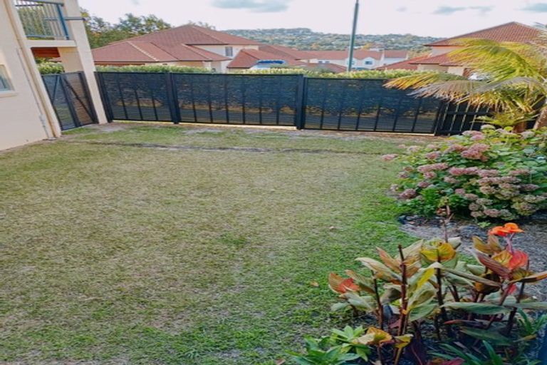 Photo of property in 11 Parkwood Crescent, Gulf Harbour, Whangaparaoa, 0930
