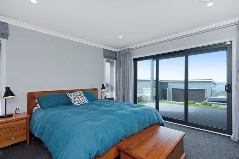 Photo of property in 5 Cessna Way, Newlands, Wellington, 6037