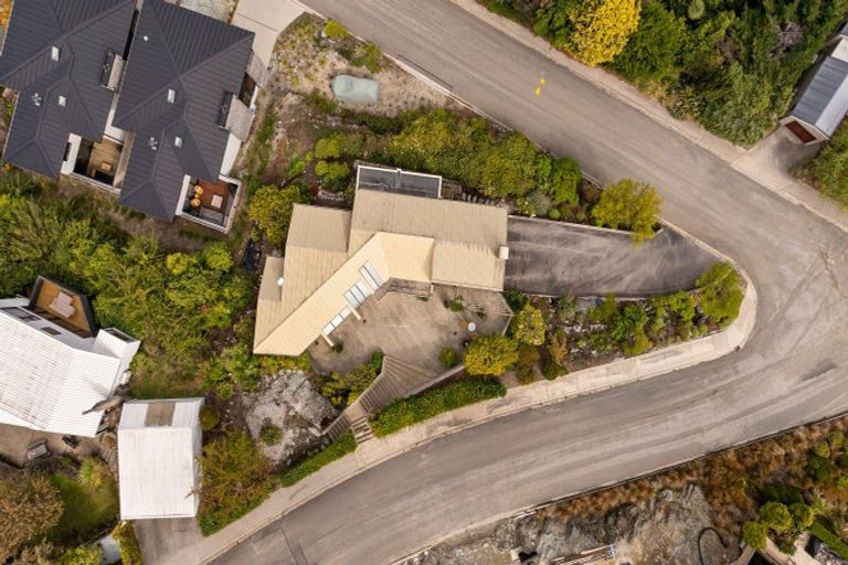 Photo of property in 9 Wakatipu Heights, Queenstown, 9300
