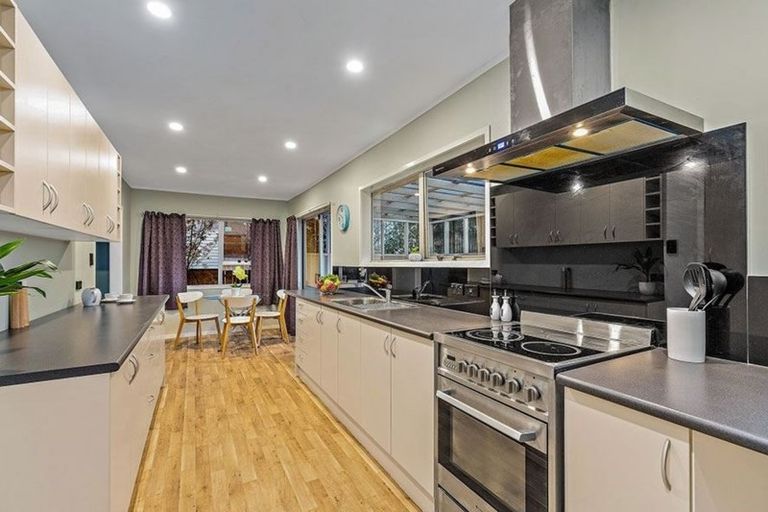 Photo of property in 3 Seabar Place, Glen Eden, Auckland, 0602