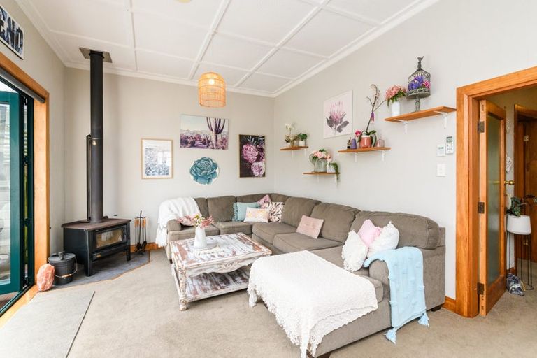 Photo of property in 25 Edgeware Road, Palmerston North, 4410