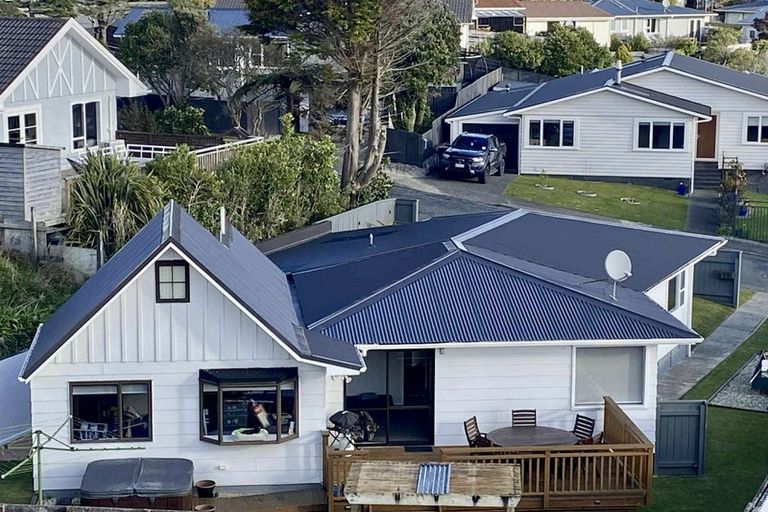 Photo of property in 18 Otira Grove, Kelson, Lower Hutt, 5010