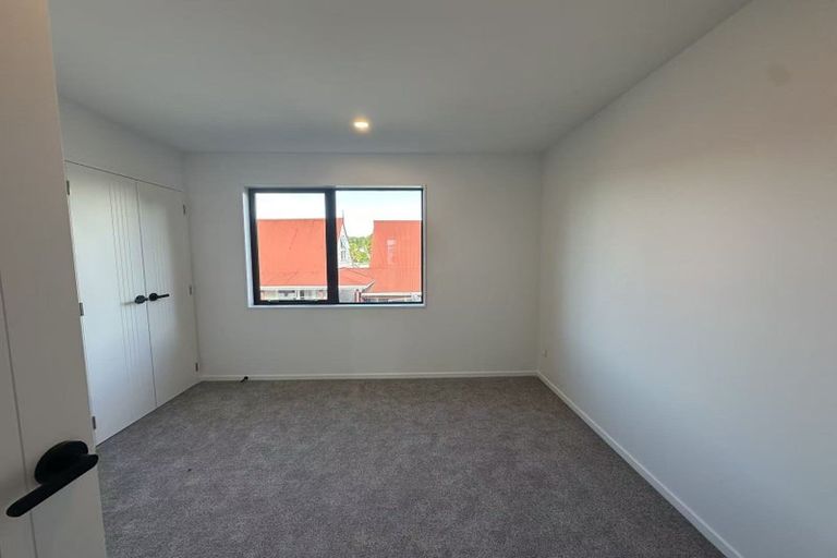 Photo of property in 6d Glennandrew Drive, Half Moon Bay, Auckland, 2012