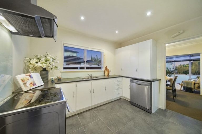 Photo of property in 2a Kurnell Drive, Botany Downs, Auckland, 2010