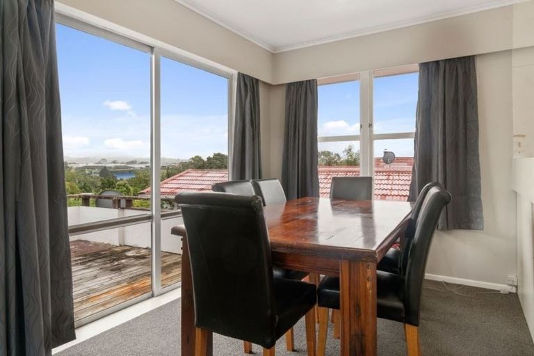 Photo of property in 33 School Road, Te Atatu South, Auckland, 0610