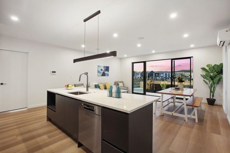 Photo of property in 77a Schoolside Road, Kumeu, 0810