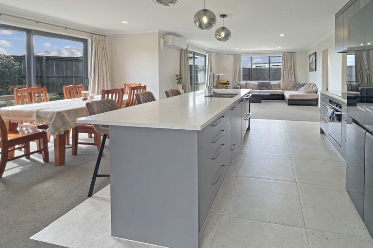 Photo of property in 3 Omahuru Road, Glenbrook, 2681