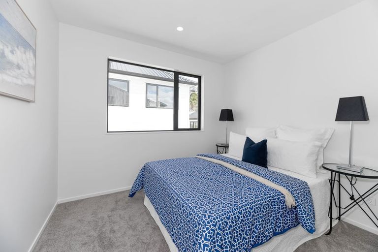 Photo of property in 1a Adelie Place, Murrays Bay, Auckland, 0630