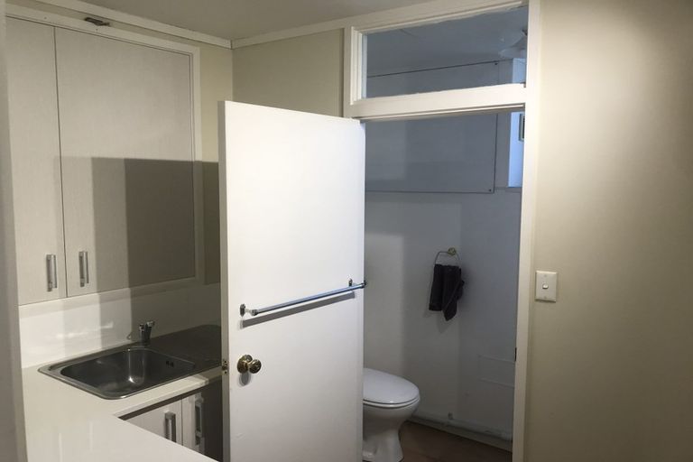 Photo of property in 26 Lyttelton Avenue, Forrest Hill, Auckland, 0620